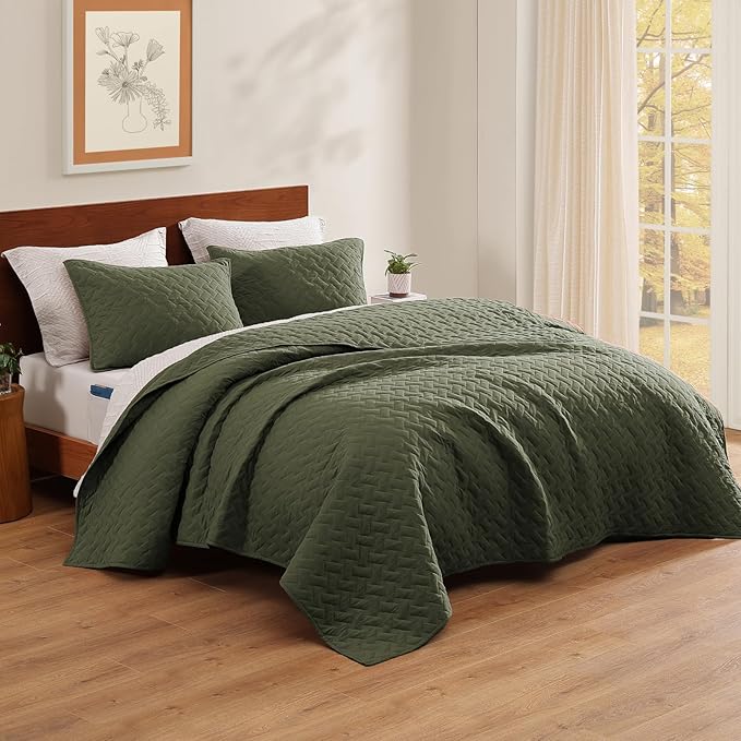 WRENSONGE King Size Quilt-3 Pieces Weave Pattern Olive Green Bedspreads King Size Quilt Bedding Set for All Seasons, Soft Summer Coverlet with 2 Pillow Shams Suitable for Bed