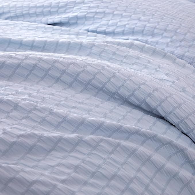 Amazon Basics Duvet Cover Set Jacquard Geometric Microfiber 3-Piece, with 1 Duvet Cover and 2 Pillow Shams, Comforter Not Included, King, Blue Striped