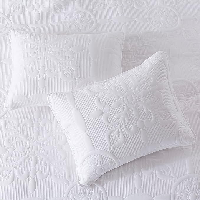 B2EVER White Damask Quilt King Size Bedding Sets with 2 Pillow Shams, Boho Bedspread Lightweight Soft Farmhouse Vintage Bohemian Coverlet Retro Jacquard Pattern Bed Cover for All Season, 3 Pieces