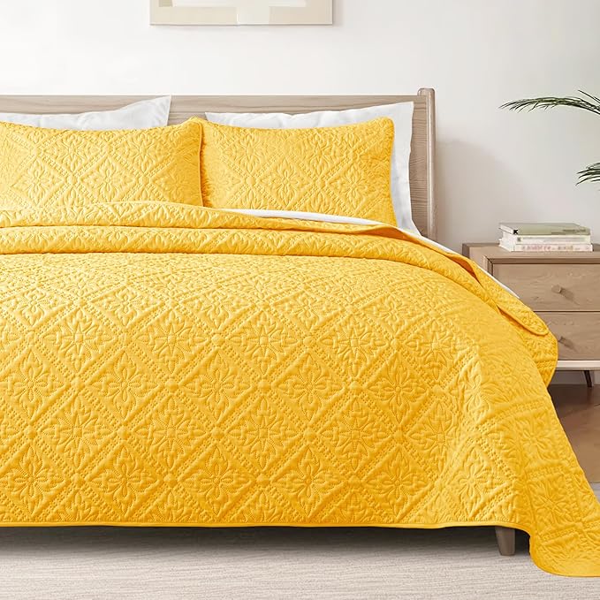 Exclusivo Mezcla Twin Quilt Bedding Set, Lightweight Soft Bedspreads Coverlets with 1 Pillow Sham, Modern Bright Yellow Quilts Twin XL Size for All Seasons