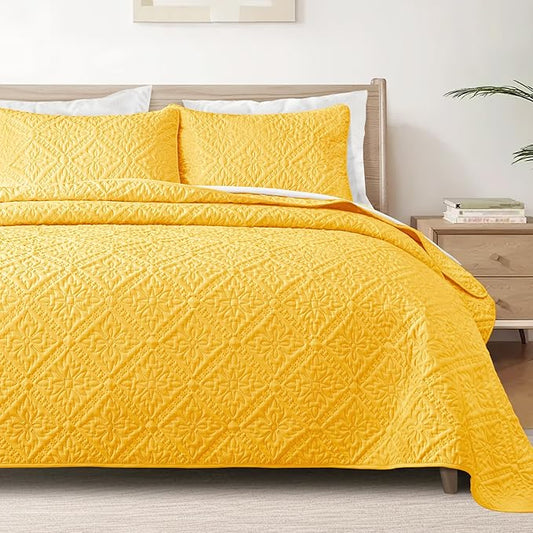 Exclusivo Mezcla Twin Quilt Bedding Set, Lightweight Soft Bedspreads Coverlets with 1 Pillow Sham, Modern Bright Yellow Quilts Twin XL Size for All Seasons