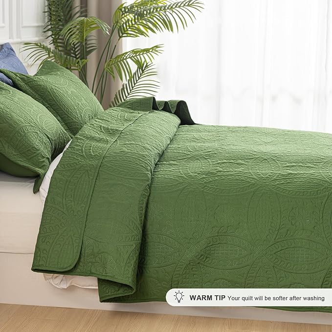 SheRest Queen Quilt Bedding Set - Soft Breathable Bed Quilts, Modern Style Embossed Bedspreads, Lightweight Microfiber Reversible Coverlet for All Seasons, Green, 3 Pieces (1 Quilt,2 Pillow Shams)