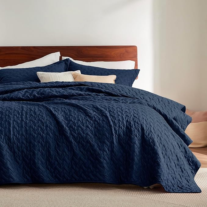 Bedsure Quilts Twin Size - Lightweight Bedspreads Twin Size with Basket Weave Pattern, Soft Quilt Bedding, Navy Comforter Coverlet for All Seasons (68" x 86")