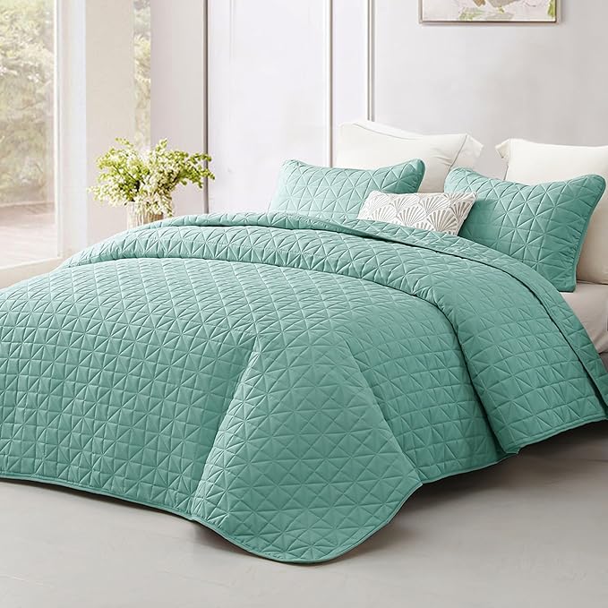 Exclusivo Mezcla Quilts King Size Bedding Set with Stitched Grid Pattern, Lightweight Summer Green Bedspreads Coverlets Bed Cover for All Seasons (1 Quilt and 2 Pillow Shams)