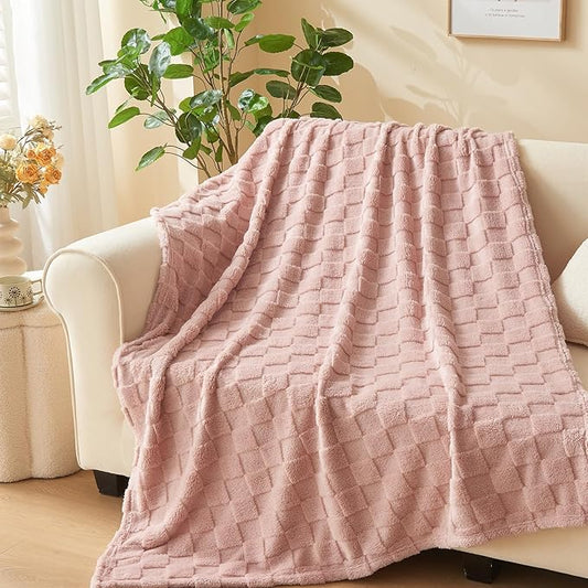 NEWCOSPLAY Super Soft Twin Blanket Pink Premium Silky Flannel Fleece 3D Checkered Lightweight Bed Blanket All Season Use (Pink Checkered, Twin(60"x80"))