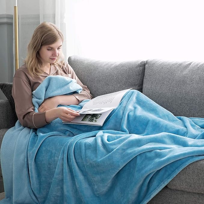 MOONLIGHT20015 Fleece Blanket Queen Size - Super Soft Fuzzy Light Blue Throw Blanket for Couch and Sofa - Lightweight Luxury 400 GSM Microfiber Fluffy Bed Blankets and Throws, 90 x 90 Inches (Queen)