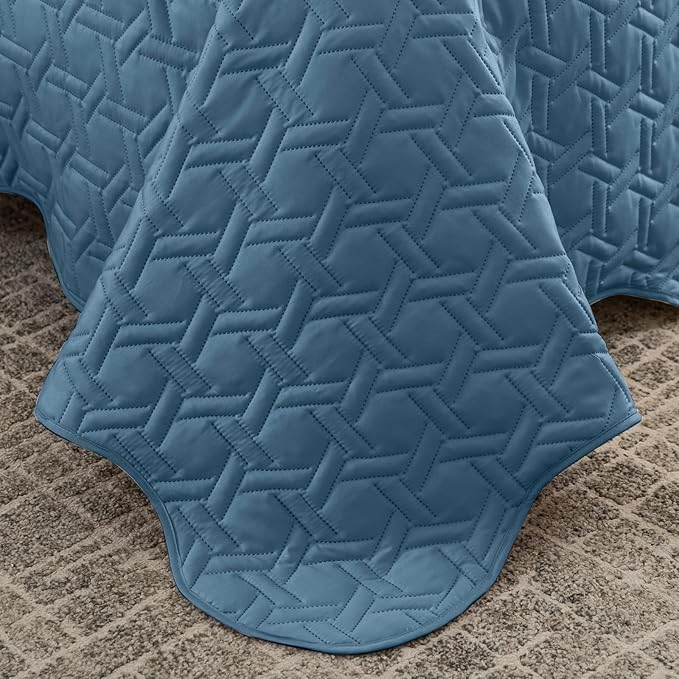 Auemtyn Full/Queen Size Quilt Set 3 Pieces, Soft Lightweight Summer Bedspread, Reversible Microfiber Bed Coverlet for All Seasons, Bluish Grey, Geometric Pattern (1 Quilt, 2 Pillow Shams)