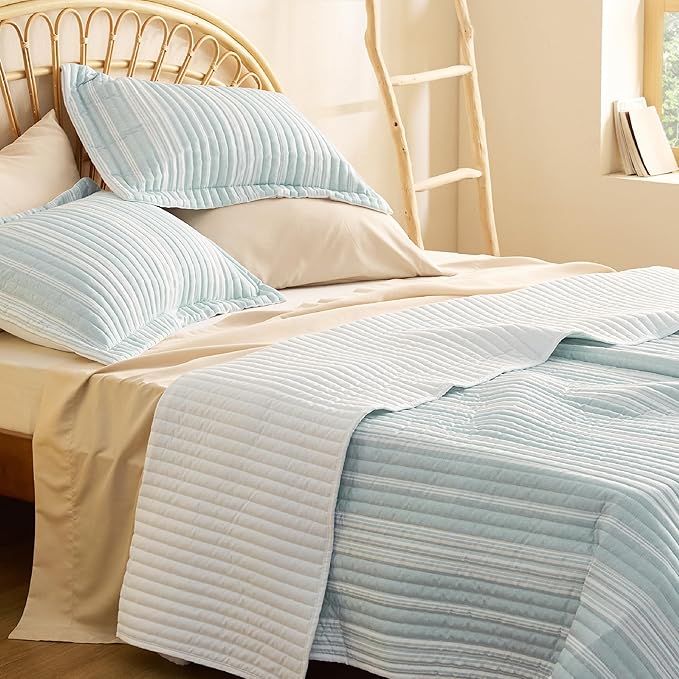 Bedsure Striped Quilt Queen Size - Reversible Aqua Queen Quilt Bedding, Lightweight Bedspread, Soft Microfiber Coverlet for All Seasons (90"x96")