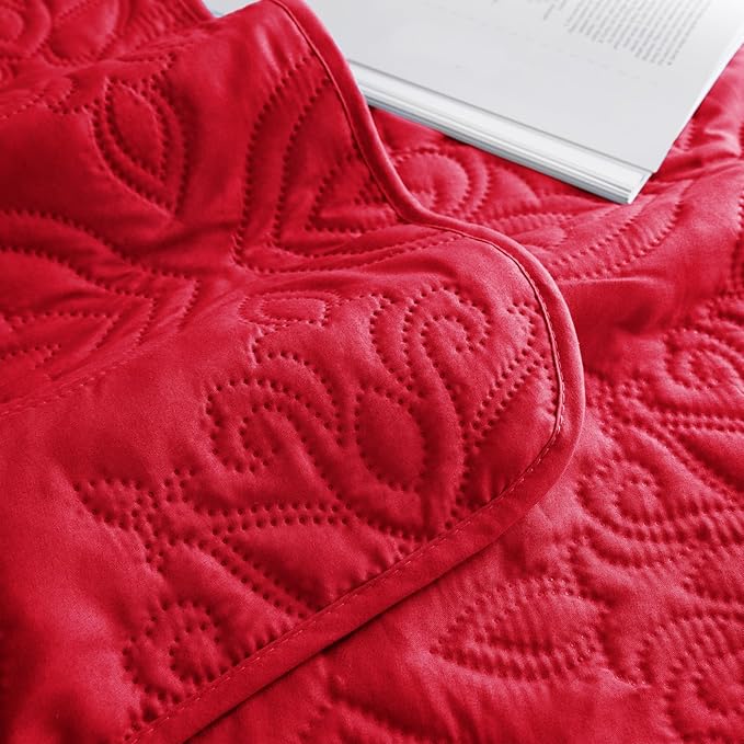 Whale Flotilla Soft Twin Quilt Bedding Set for All Seasons, Elegant Vintage Damask Ultrasonic Quilts Set, Lightweight Reversible Bedspread, Coverlet, Bed Cover with 1 Pillow Sham, Red