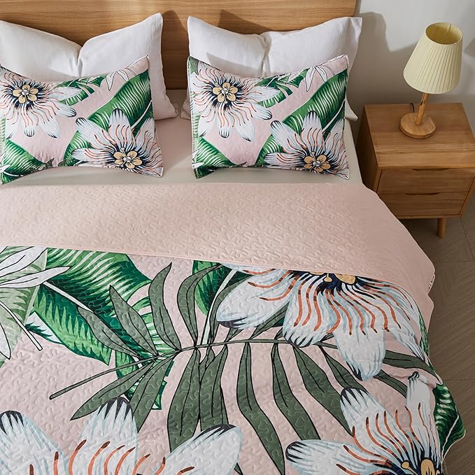 Yogeneg Queen Quilt Bedding Set,White Green Botanical Pattern Blush Full/Queen Quilt Set,3 Piece Lightweight Soft Summer Bedspread Coverlet with 2 PIillow Shams,All Season(Blush,90"x96")
