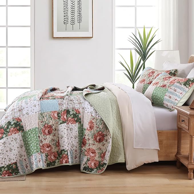 Anibedding Green Patchwork Quilt Set King Size, Bohemian Red Flower Green Plaid Bedspread Coverlet Set with Pillowcases, Soft Microfiber Summer Quilt Floral Bed Cover for All Season (110''x90'')