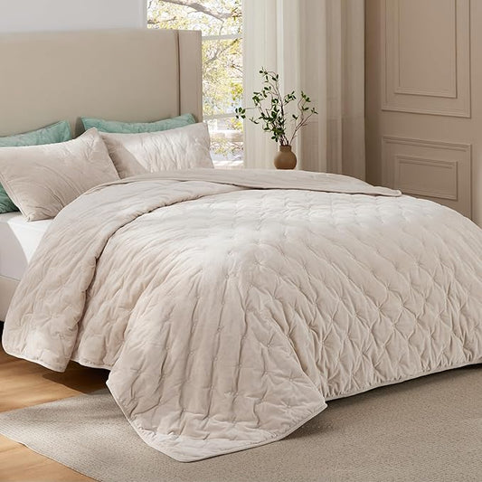 Bedsure Velvet Fleece Comforter Set Queen, Beige Lightweight Quilted Bedding Set, Soft Warm Blanket for All Season, 3 Pieces, 1 Comforter (90" x 90") and 2 Pillow Shams (20" x 26")