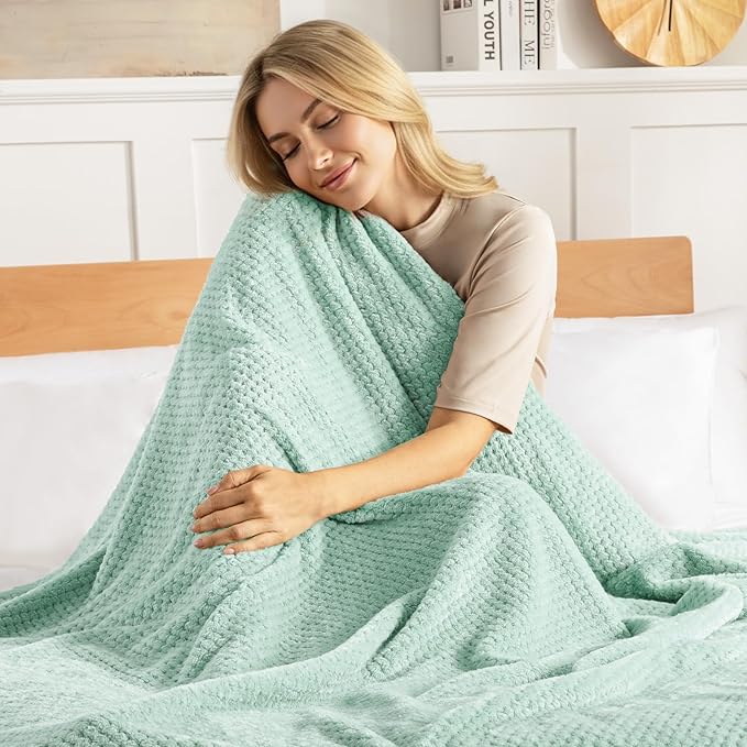 Exclusivo Mezcla Fleece Bed Blanket Twin Size, Super Soft and Warm Blankets for Couch, Sofa and Bed Waffle Textured, Cozy, Fuzzy and Lightweight (Mint Green, 60x80 inches)