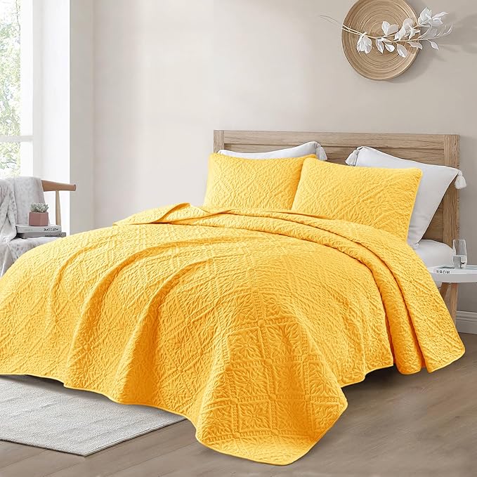 Exclusivo Mezcla Queen Quilt Bedding Set, Lightweight Soft Bedspreads Coverlets with 2 Pillow Shams, Modern Bright Yellow Quilts Queen Full Size for All Seasons