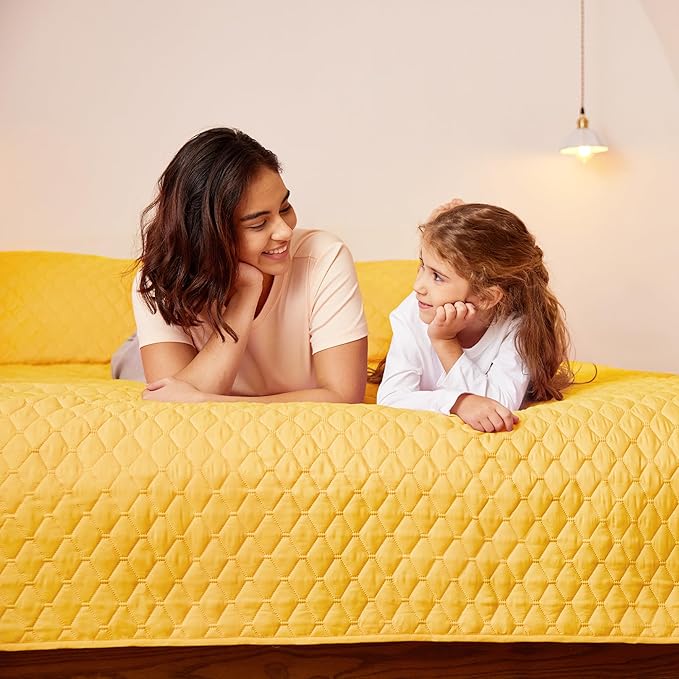 Exclusivo Mezcla Reversible California King Size Quilt Bedding Set with Pillow Shams, Lightweight Quilts Cal King Size, Soft Bedspreads Bed Coverlets for All Seasons - (Bright Yellow, 112"x104")