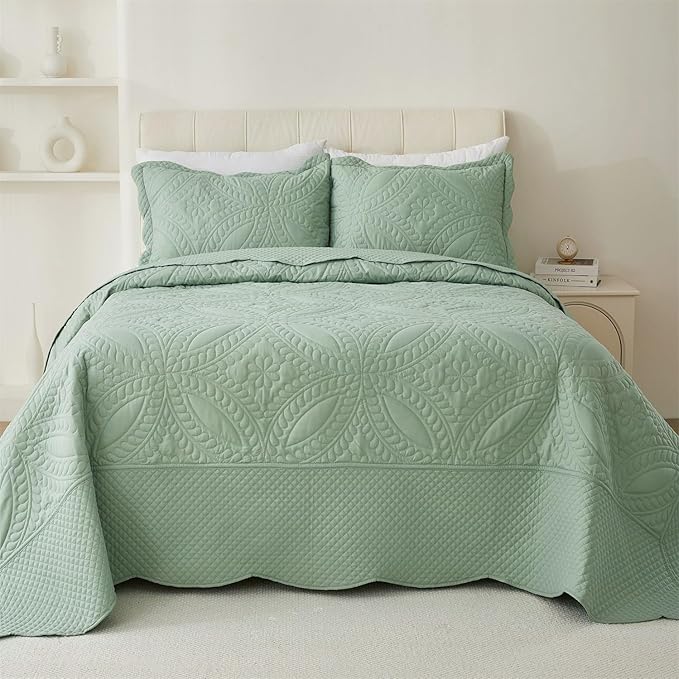Cmfshape Oversize King Bedspread 120"x120",3 Piece California King Quilt,Lightweight Green Quilt Set for All Season,Modern Coin Pattern Bedding Set