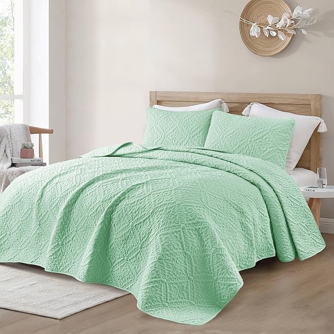 Exclusivo Mezcla King Quilt Bedding Set, Lightweight Soft Bedspreads Coverlets with 2 Pillow Shams, Modern Sage Green Oversized Quilts King Size for All Seasons