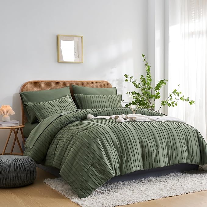 WURUIBO Comforter Set Size, Green Comforter Set Queen Size, 7 Pieces Bed in a Bag, Ultra Soft Queen Bedding Set, Bed Set for All Seasons, Flat Sheet, Fitted Sheet, Pillowcases, Pillow Shams