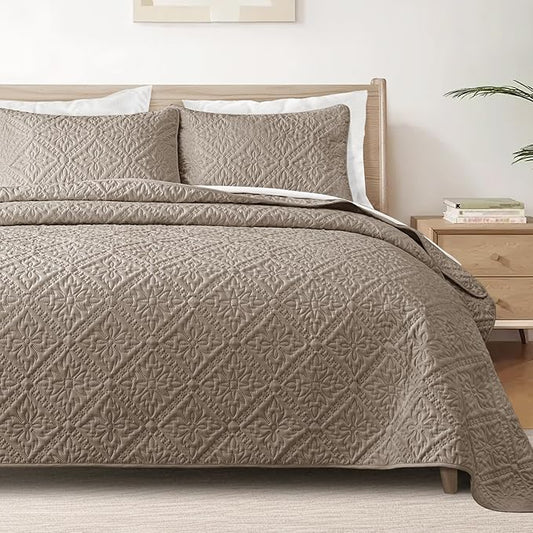 Exclusivo Mezcla Queen Quilt Bedding Set, Lightweight Soft Bedspreads Coverlets with 2 Pillow Shams, Modern Taupe Quilts Queen Full Size for All Seasons