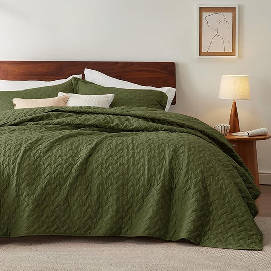 Bedsure Quilts King Size - Lightweight Bedspreads King Size with Basket Weave Pattern, Soft Quilt Bedding, Olive Green Comforter Coverlet for All Seasons (106" x 96")