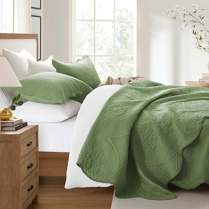 MOONLIGHT20015 10 Pack Twin Quilt Bedding Set (68" x 86") - Bulk Wholesale for Hotels, Guest Bedroom & Airbnbs - Lightweight Microfiber Reversible Floral Embossed Quilts Bedspreads (Olive Green)