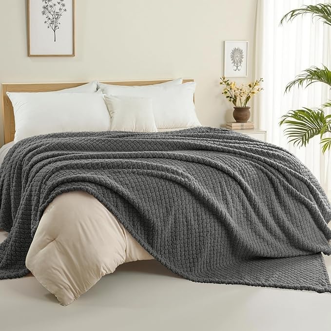 Exclusivo Mezcla Twin Size Fleece Blanket for Bed, Extra Soft Warm Decorative Fuzzy Blanket for Women, Lightweight Cozy Bedding Blankets, 60x80 Inches, Dark Grey