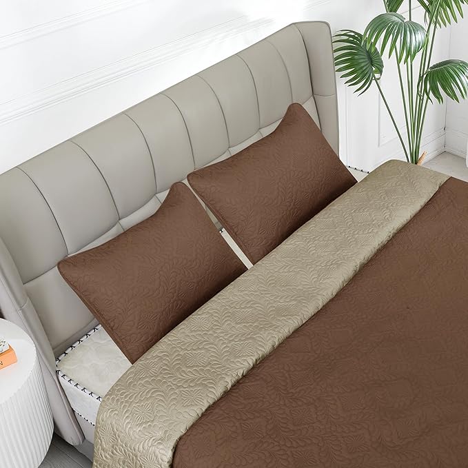 Easy-Going King Size Reversible Quilt Set with 1 Quilt and 2 Pillow Shams, Soft Bed Quilt Cover, Water Resistant Lightweight Microfiber Bedspread, Stain Resistant, Olive Leaf-Brown/Beige