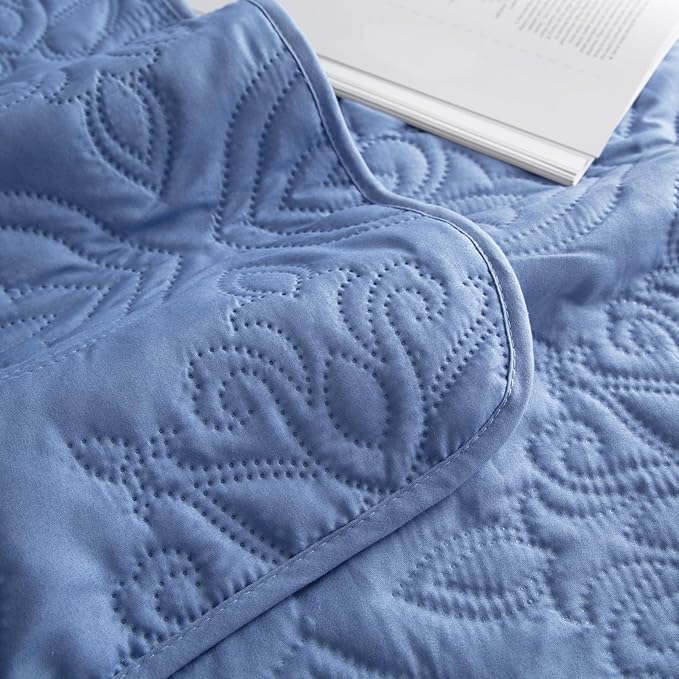 Whale Flotilla Soft California King Quilt Bedding Set for All Seasons, Vintage Damask Ultrasonic Quilts Set, Lightweight Reversible Bedspread, Coverlet, Bed Cover with 2 Pillow Shams, Bluish Grey