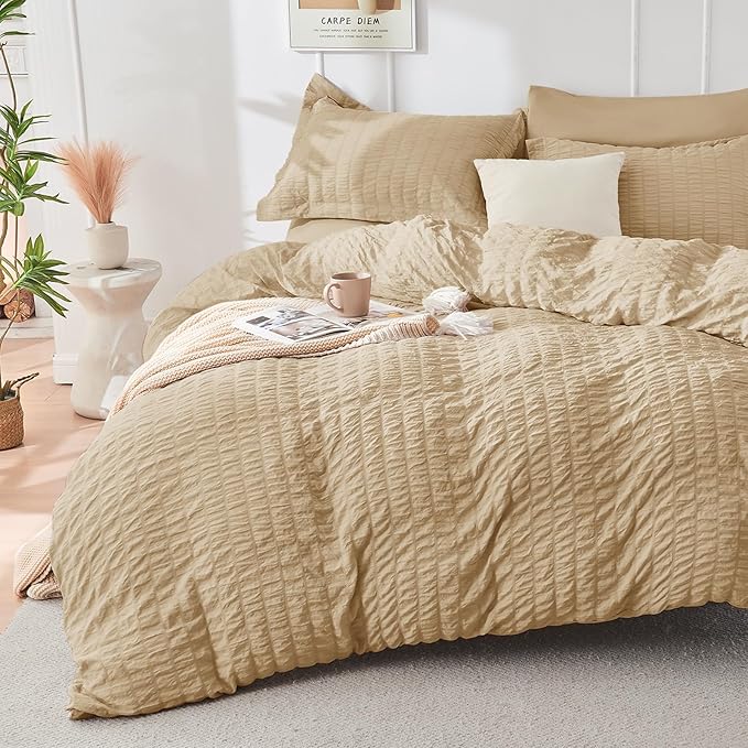 HYMOKEGE Khaki Duvet Cover Queen Size, Ultra Soft 3-Piece Seersucker Duvet Cover Set with Zipper Closure, Soft Brushed Microfiber Bedding Set with 8 Corner Ties (90"x90", 2 Pillowshams)