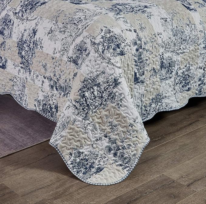 Brilliant Sunshine Blue Toile in Beige and Ivory Patches, 3-Piece Quilt Set with 2 Shams, Reversible Bedspread, Soft Lightweight Coverlet, All-Season, Full/Queen, Blue