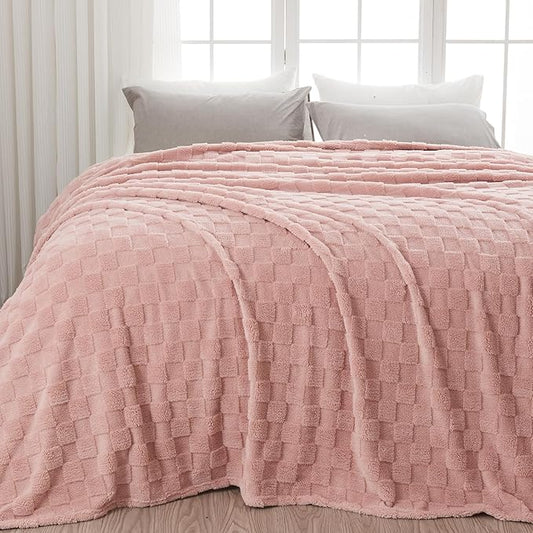 NEWCOSPLAY Super Soft Queen Blanket Pink Premium Silky Flannel Fleece 3D Checkered Lightweight Bed Blanket All Season Use (Pink Checkered, Queen(90"x90"))