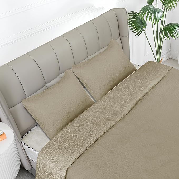 Easy-Going King Size Reversible Quilt Set with 1 Quilt and 2 Pillow Shams, Soft Bed Quilt Cover, Water Resistant Lightweight Microfiber Bedspread, Stain Resistant, Olive Leaf-Beige/Beige