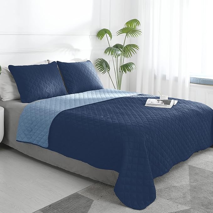 Easy-Going Queen Plus Size Reversible Quilt Set with 1 Quilt and 2 Pillow Shams, Soft Bed Quilt Cover, Water Resistant Lightweight Microfiber Bedspread, Stain Resistant, Dark Blue/Light Blue