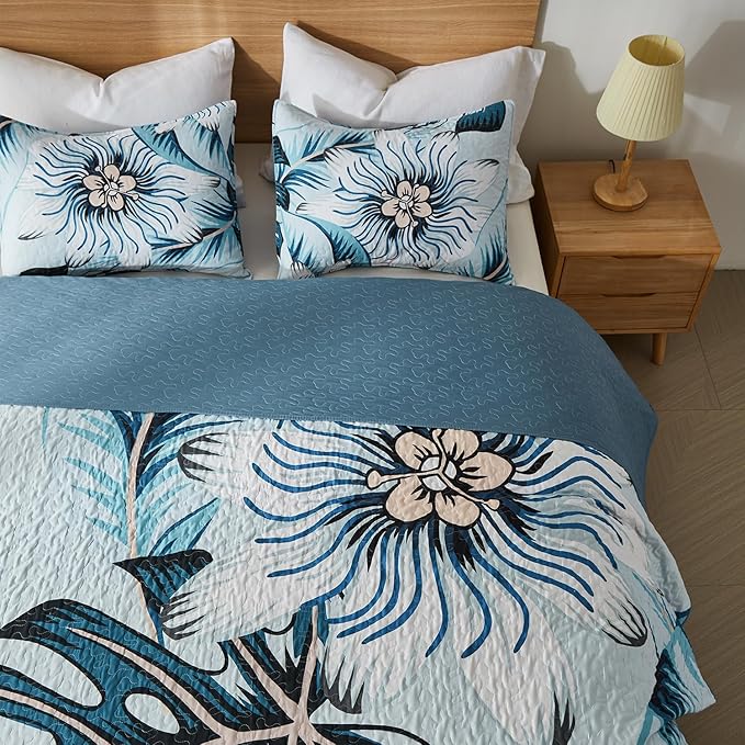 Yogeneg King Quilt Bedding Set,White Green Botanical Pattern Light Blue King/Cal King Quilt Set,3 Piece Lightweight Soft Summer Bedspread Coverlet with 2 PIillow Shams,All Season(Light Blue,110"x96")
