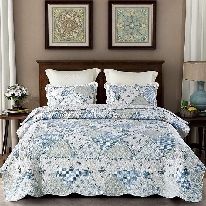 VIVILINEN Blue Floral Patchwork Quilt Set, Full Queen Size, 3 Piece Bedding Set with 2 Pillowcases | Blue Patchwork Quilt, Queen Size Bedspread, Reversible Quilt Set, Floral Quilt Set, Patchwork Quilt Set, Queen Comforter Set