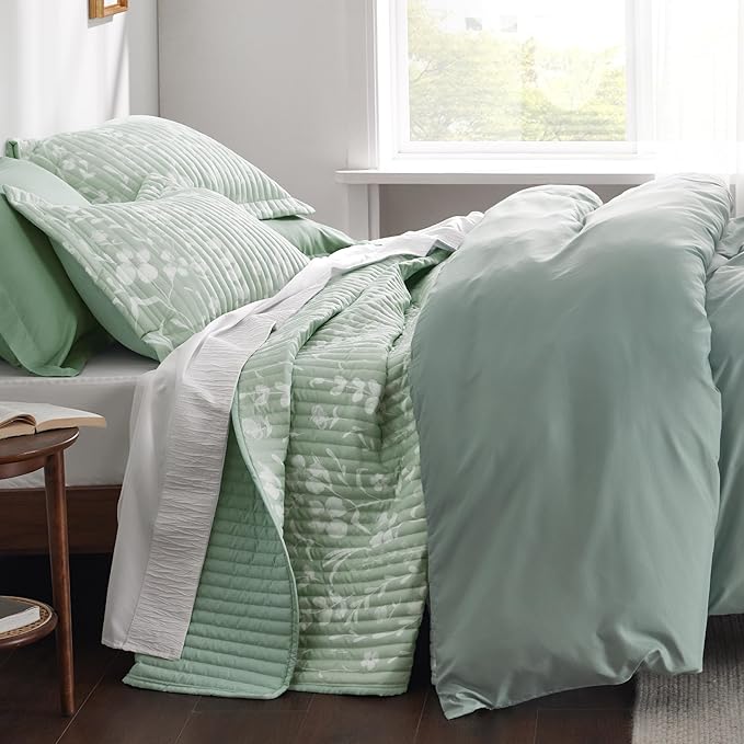 Bedsure Floral Quilt King - Reversible Mint Green Botanical Quilt Bedding Lightweight Bedspread, Soft Microfiber Coverlet for All Seasons (106"x96")