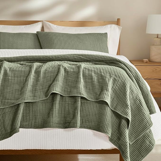 EVERGRACEHOME Cotton Coverlet Set King Size 3 Pieces, Lightweight Soft Ribbed Matelassé Bedspread Quilt Set, Cozy Oversized Quilted Bedding Set with 2 Pillow Shams for All Seasons, Olive Green