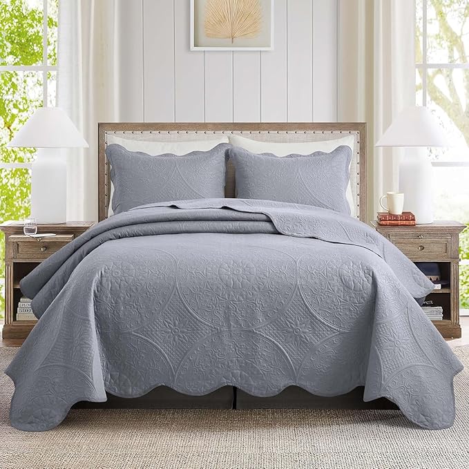 MOONLIGHT20015 Twin Quilt Bedding Set Size (66" x 86 ") + 1 Pillow Shams (20" x 26" + 2") - 2 Pcs All Season Lightweight Reversible Microfiber Coverlet Floral Embossed Quilt Bedspread (Silver)