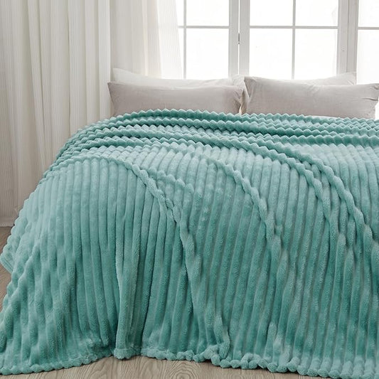 NEWCOSPLAY Super Soft Queen Blanket Mint Green Premium Silky Flannel Fleece 3D Ribbed Jacquard Lightweight Bed Blanket All Season Use (Mint Green Ribbed, Queen(90"x90"))