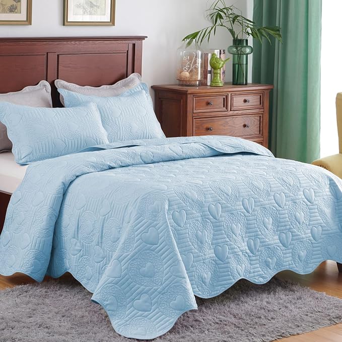 Auemtyn Full/Queen Size Quilt Set, Soft Lightweight Summer Bedspread, Reversible Microfiber Bed Coverlet for All Seasons (Light Blue, Heart Pattern, 1 Quilt, 2 Pillow Shams)