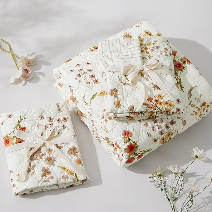 Bedsure Floral Quilt King Size - Reversible Falling Botanical Quilt Bedding, Lightweight Microfiber Bedspread, Soft Coverlet for All Seasons (106"x96")