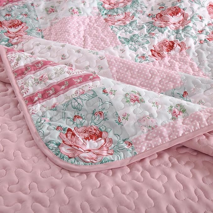 Patchwork Quilt Set King Size, Pink Floral Plaid Bedspread Coverlet Set Boho Rustic Quilt Bed Cover, 3 Piece Soft Microfiber Reversible Pink Grey Bedding Set for Women Girls