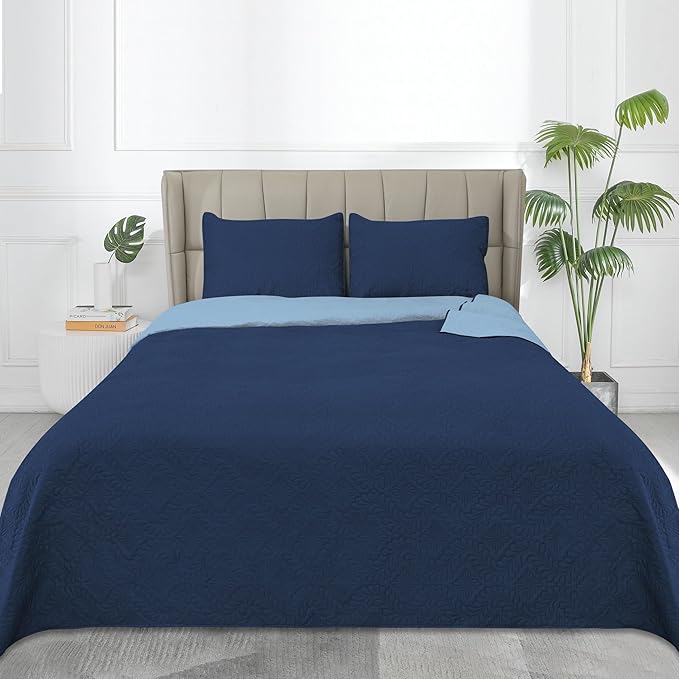 Easy-Going Twin Size Reversible Quilt Set with 1 Quilt and 1 Pillow Sham, Soft Bed Quilt Cover, Water Resistant Lightweight Microfiber Bedspread, Stain Resistant, Olive Leaf-Dark Blue/Light Blue