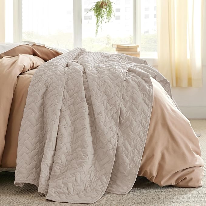 Bedsure Quilts King Size - Lightweight Bedspreads King Size with Basket Weave Pattern, Soft Quilt Bedding, Light Beige Comforter Coverlet for All Seasons (106" x 96")