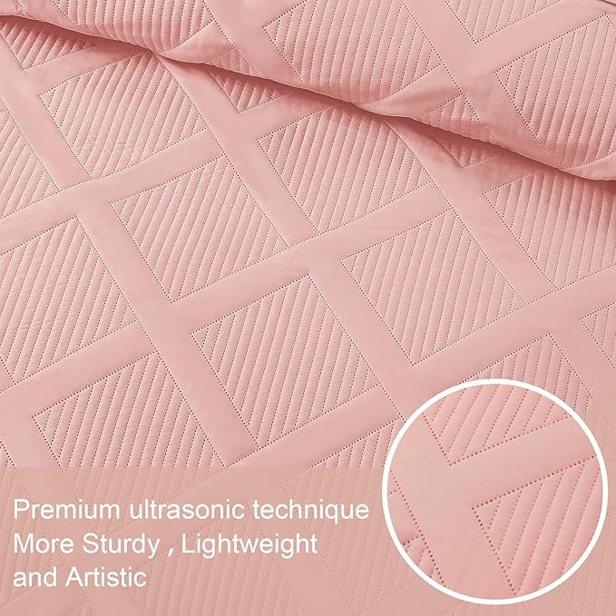 Exclusivo Mezcla Oversized King Quilt Set- Blush Pink Cal King Quilts Bedding Set with 2 Pillow Shams, Modern Bedspread with Striped Pattern, Soft Lightweight Bedspreads Coverlets for All Seasons
