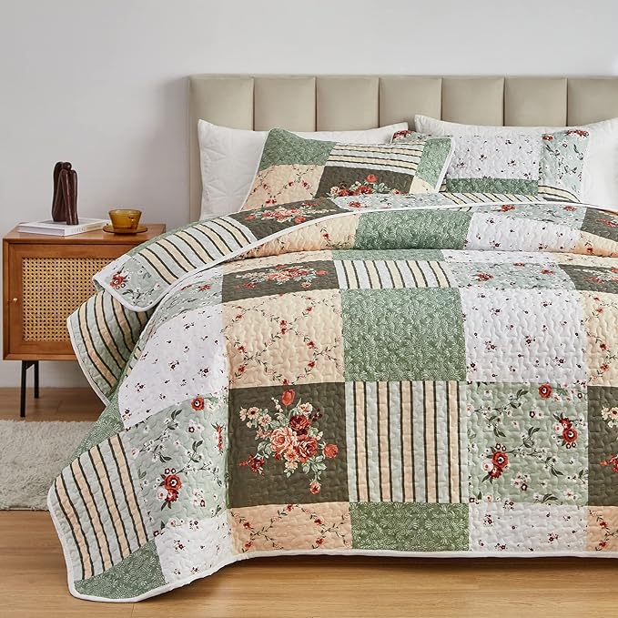 Patchwork Quilt Set California King Size, 3 Pieces Green Floral Plaid Summer Bedspread Coverlet Set, Soft Microfiber Lightweight Bed Cover for All Season (102" x 114", 1 Quilt+ 2 Pillow Shams)