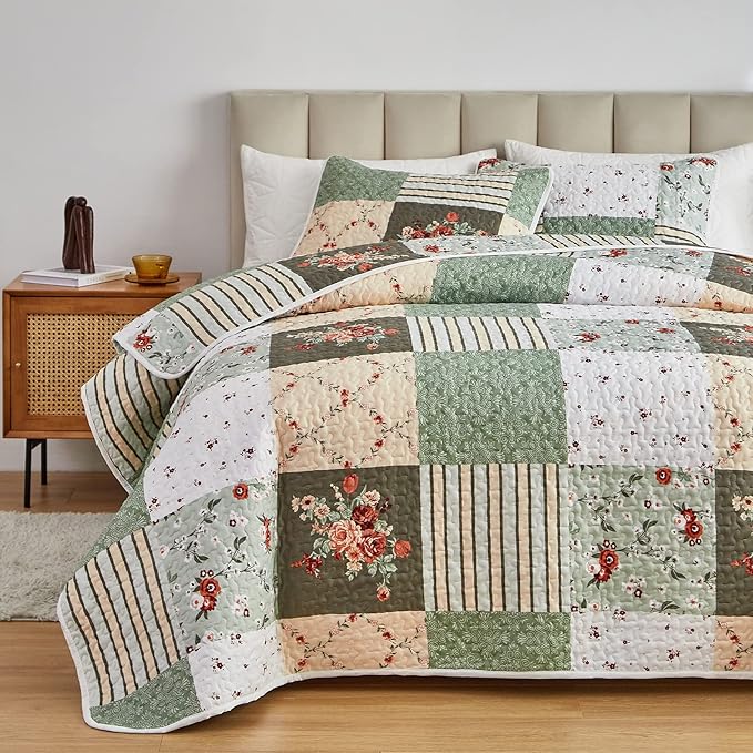 Patchwork Quilt Set King Size, 3 Pieces Green Floral Plaid Summer Bedspread Coverlet Set, Soft Microfiber Reversible Lightweight Bed Cover for All Season (102" x 90", 1 Quilt+ 2 Pillow Shams)