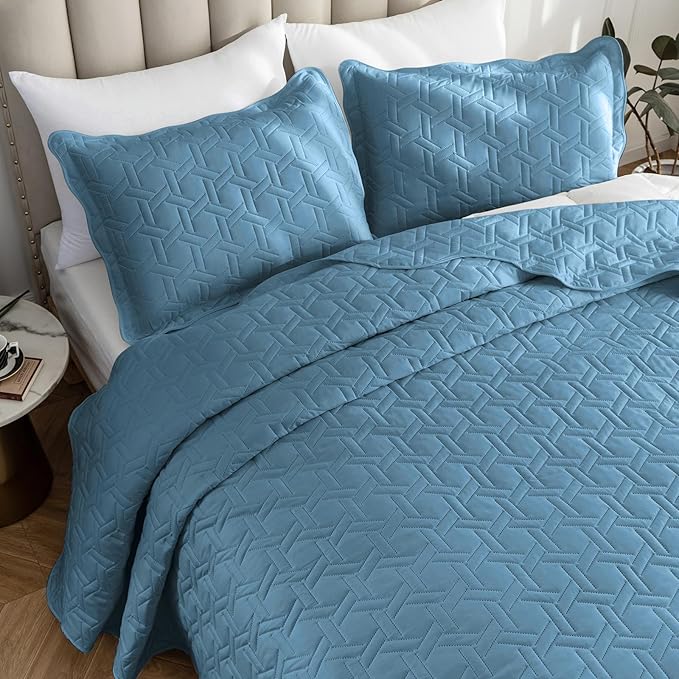 Auemtyn Full/Queen Size Quilt Set 3 Pieces, Soft Lightweight Summer Bedspread, Reversible Microfiber Bed Coverlet for All Seasons, Spa Blue, Geometric Pattern (1 Quilt, 2 Pillow Shams)