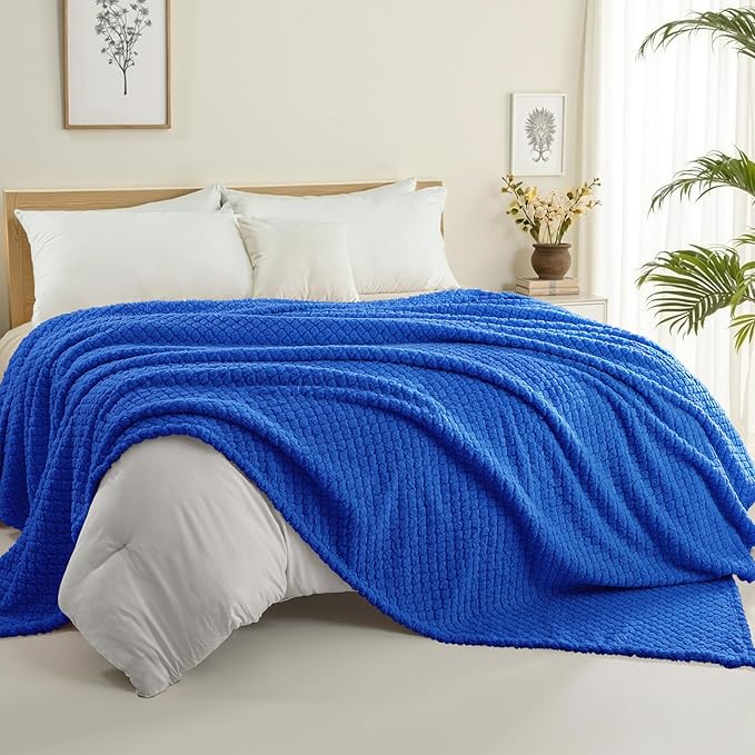 Exclusivo Mezcla King Size Fleece Blanket for Bed, Extra Soft Warm Decorative Fuzzy Blanket for Women, Lightweight Cozy Bedding Blankets, 90x104 Inches, Cobalt Blue