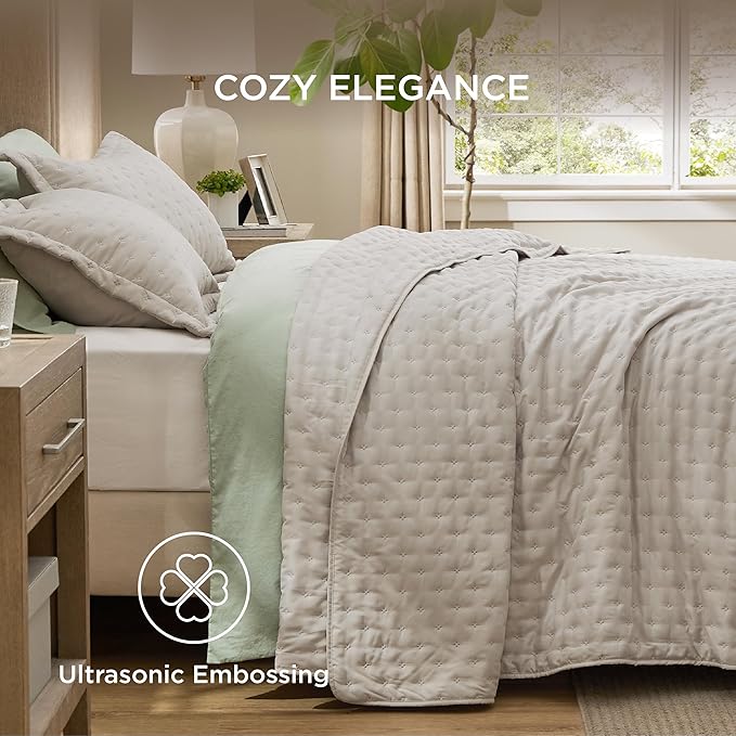 Bedsure California King Quilt - Linen Bedspread California King Size & Lightweight Comforter, Modern Farmhouse Coverlet with Clover Pattern, Ultra Soft All-Season Bedding, 111x106 Inches